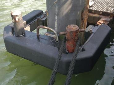  Projects-2014-04-special-fender-projects-Mooring-post-protection-02.jpg