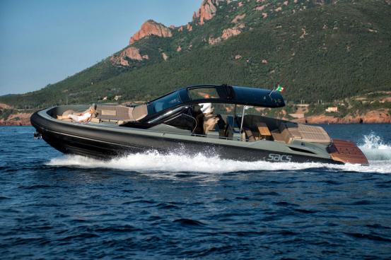 Custom-made fenders for super yacht tender Rebel 47